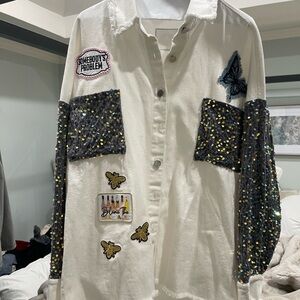 Sz L Shacket with gray sequins. Embellished with sewn on patches.